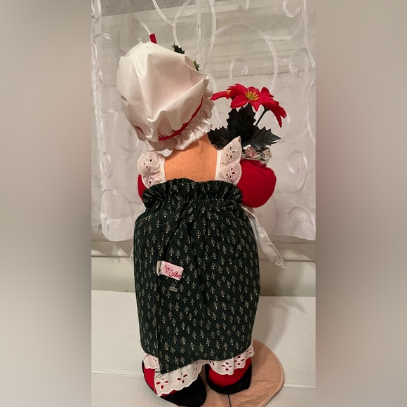 Annalee 12" Mrs Santa with Poinsettia Pot - Picture 4 of 8